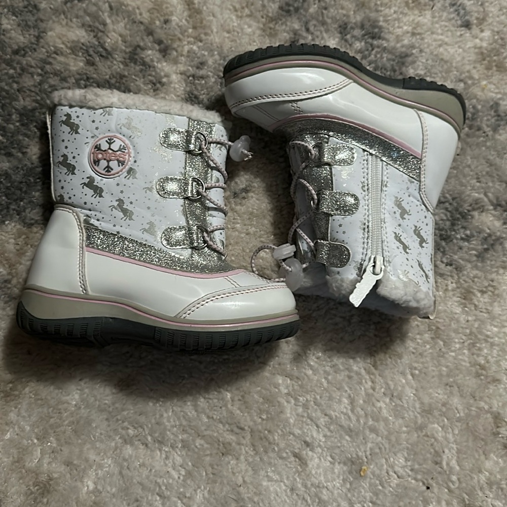 Child size 9 Snow Boots